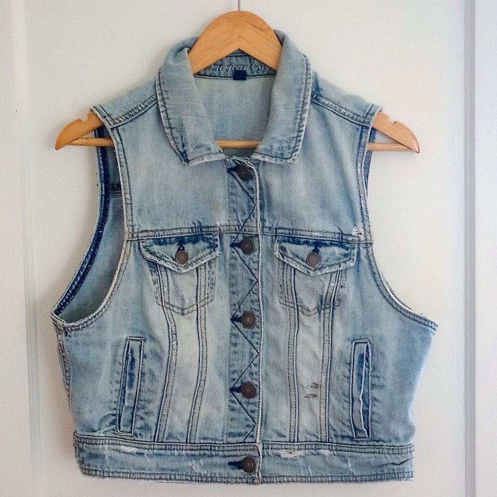 American Eagle Denim Vest Size L Distressed with 2 Patches on Back